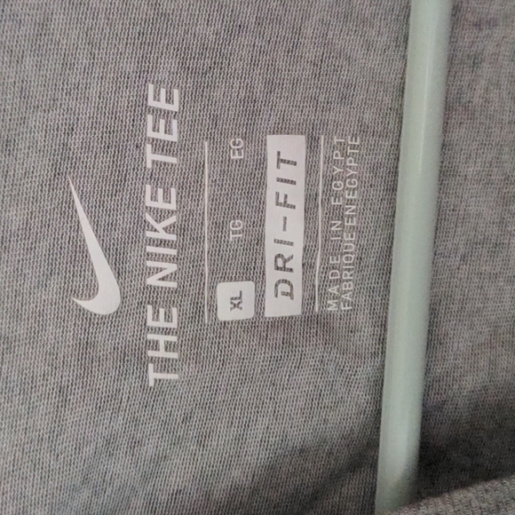 Gray Nike T-Shirt - Picture 3 of 3
